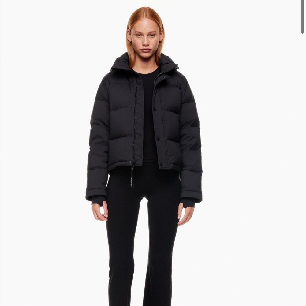 Aritzia Super Puff Shorty Matte Black Size S